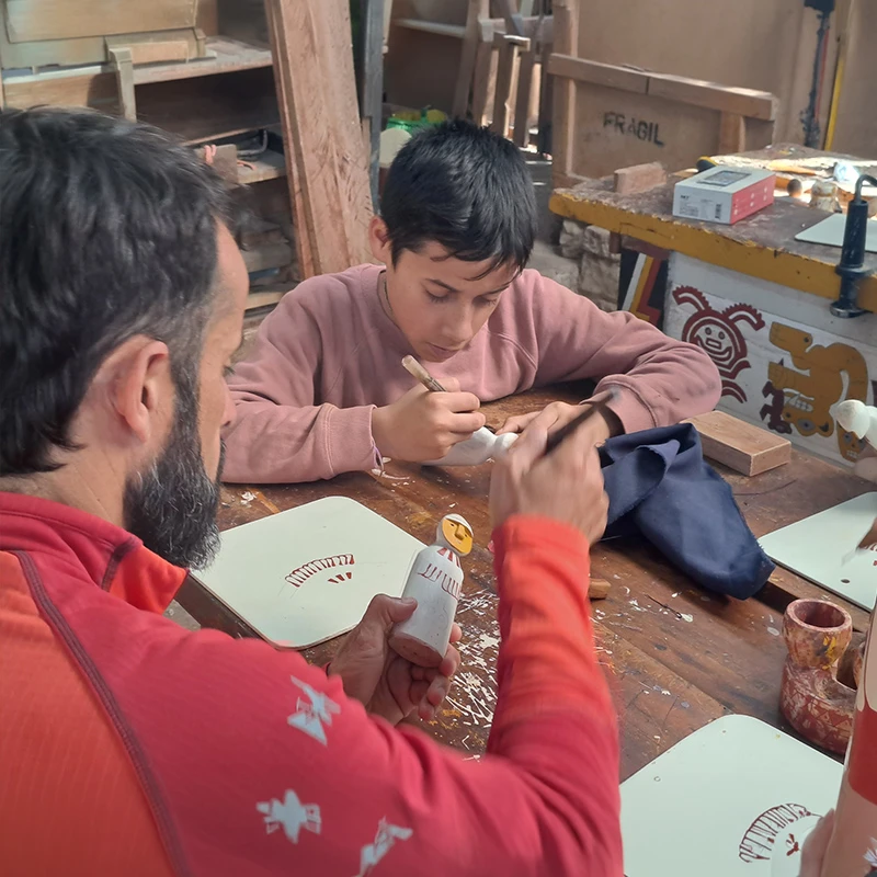 Historias talladas en madera: cultura viva en Leymebamba.